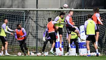 Schock bei St.-Pauli-Training: Leistungsträger muss vom Platz gebracht werden