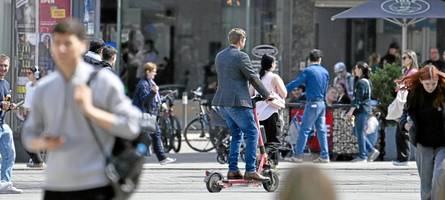 unfalltrend bei e-scootern in augsburg bereitet der polizei sorgen – woran liegt es?