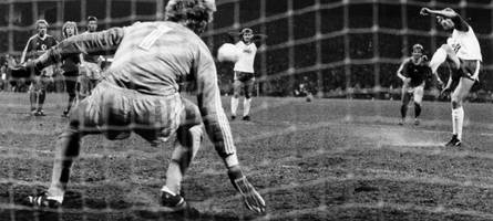 „Ich höre immer noch, wie der Ball gegen den Pfosten klatscht“ – als Werders Meister-Traum platzte