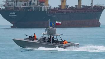 mit moskitoflotte kontrolliert iran die straße von hormus