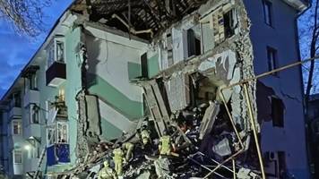 trümmer reißen haus auf: ukrainische drohnen treffen russische region samara