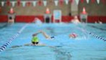 Bäder-Betriebe: Berliner Hallenbäder heizen Becken wieder auf 27 Grad