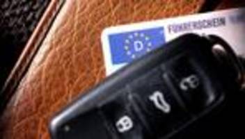 Schlüssel beschlagnahmt: Polizei stoppt zweimal in Folge Autofahrer ohne Führerschein