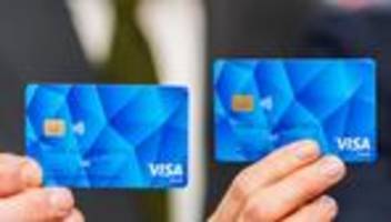 Sozialleistungen: Asylbewerber bekommen Geld nur noch per Bezahlkarte