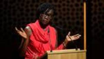 Weltgrößte Industrieschau: Auma Obama warnt vor zu schnellem KI-Einsatz