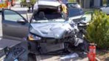 Zusammenstoß mit Lastwagen: Nach Unfall: Zweijährige liegt weiter auf Intensivstation