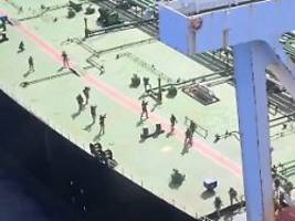 weit weg von straße von hormus: us-soldaten entern schiff mit iranischem Öl an bord