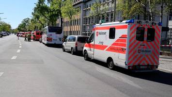 Schulbus und Auto kollidieren in Borsigwalde – Acht Kinder leicht verletzt