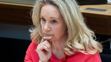 Fördergeld-Affäre in Berlin: Das sagt die Kultursenatorin zum Prüfbericht