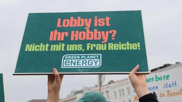 Fridays for Future demonstriert erneut gegen Reiche – unweit der Olympia-Party