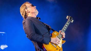 joe bonamassa in hamburg: ein provinzflughafen hält keinen gitarrengott auf