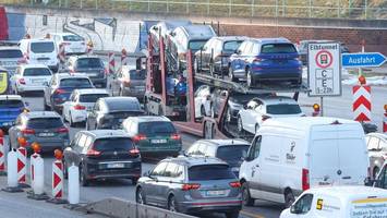 Schwertransport blockiert die Köhlbrandbrücke – kilometerlanger Stau auf der A7