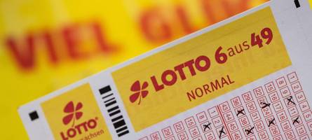 „nein! das kann jetzt nicht wahr sein!“: lottogewinner aus schwaben holt seine 44 millionen euro ab