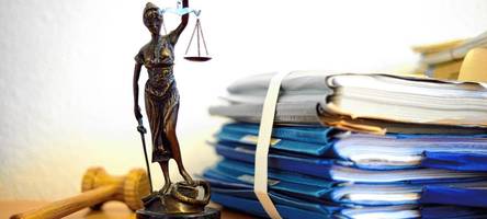 vorerst kein urteil im doppelmord-prozess: plötzlich bringen verteidiger briefe des angeklagten vor