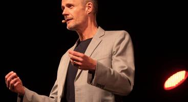 „dringend verhindern“: das sagt kabarettist max uthoff zum geplanten abschiebeterminal in münchen