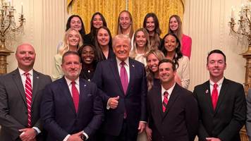 Damen-Team besucht Trump, Foto sorgt für Empörung