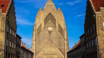 shrek-kirche geht viral – touristen aus aller welt strömen nach kopenhagen