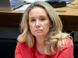 berlin: kultursenatorin bittet um entlassung