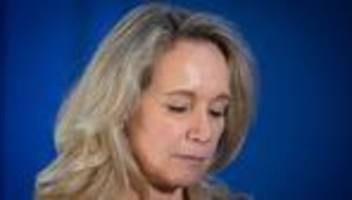 Debatte um Fördermittel: Rechtswidriges Handeln? Berlins Kultursenatorin tritt ab