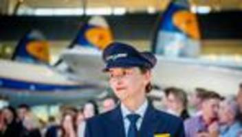 Dunkelblau und Gelb: Neue Uniformen für Lufthansa-Crews kommen von Boss