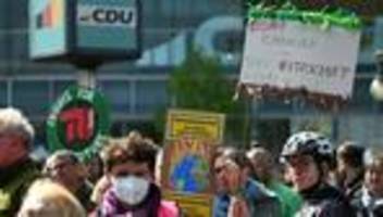 Fridays for Future: Klimaprotest in Berlin vor den Parteizentralen