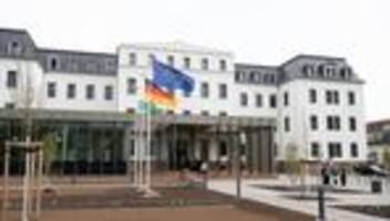 Migration: Gutachten: Migrationsdachverband unrechtmäßig in Insolvenz