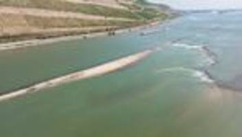 Unfall: Tanker berührt Flussgrund und muss Not-Halt einlegen