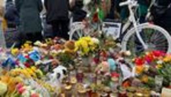 unfälle mit lastwagen: nach tödlichen unfällen erneut mahnwache für radfahrer