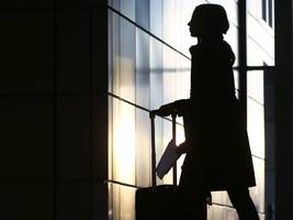 neuer tarif: lufthansa fordert künftig geld für handgepäck-trolleys