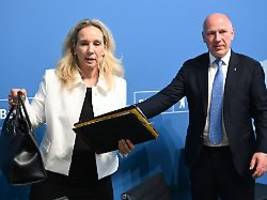 evident rechtswidrig : förderskandal der berliner cdu fordert erst ein bauernopfer - und dann die dame