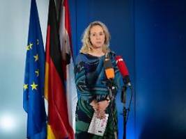 Wegen Fördermittelaffäre: Berlins Kultursenatorin Wedl-Wilson tritt zurück