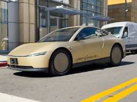 Zweisitzer ohne Lenkrad: Tesla startet Produktion seines Robotaxis