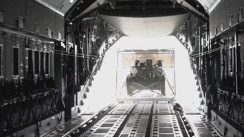 Bundeswehr wirft Panzer aus Flugzeug: Warum der Wiesel fliegen lernt