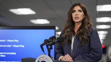 trumps ex-ministerin lebt wohl noch immer auf militärbasis – trotz entlassung