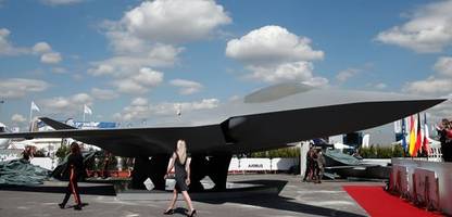 fcas: macron sieht milliardenschweres luftkampfprojekt weiter auf kurs