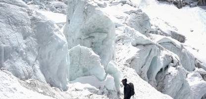 Mount Everest: Gewaltiger Eisbrocken blockiert Route durch Khumbu-Eisfall