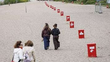 220 mülleimer an einem strand – warum die stadtreinigung hier alles gibt