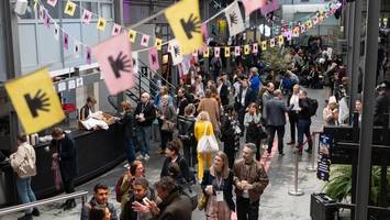 Deepfakes und KI: Neuer Hirschhausen-Film feiert Premiere in Hamburg