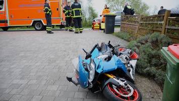 motorradfahrer (19) fährt gegen stein – dann hebt die maschine ab