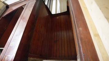 verrückter paternoster-streit: wer hat die historische anlage wirklich abgebaut?