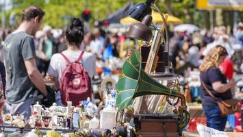 XXL-Flohmarkt an der A7: Raststätte lockt Vintage-Fans an die Autobahn