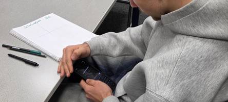 „Sie sind Vollgas am Spicken“: Wie Schüler in Zeiten von Künstlicher Intelligenz betrügen