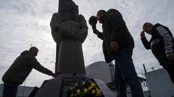 „so viele sind gestorben“: tschernobyl-liquidatoren kehren 40 jahre nach der katastrophe zurück