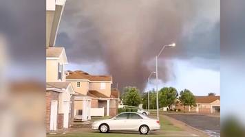 video zeigt, wie tornado durch wohngegend in oklahoma fegt
