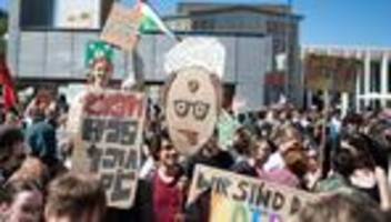 CDA-Tagung in Marburg: Tausende demonstrieren am Rande von Veranstaltung mit Merz