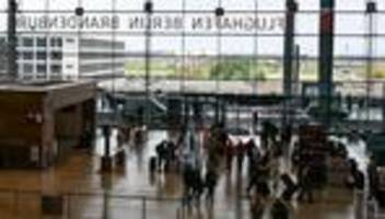 Streit um Gebühren: Ryanair halbiert BER-Flugangebot - Verband sieht Alarmsignal