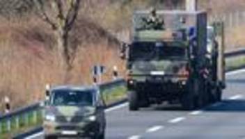 Verkehr: Bundeswehr-Konvois auf Straßen im Norden unterwegs