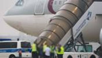 Europäische Migrationspolitik: Zahl der Abschiebungen laut EU-Kommissar deutlich gestiegen