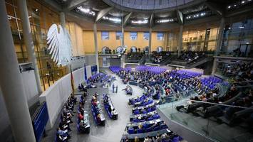 Auch Bundesministerinnen Prien und Hubertz von Signal-Hacks betroffen