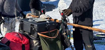 könig von dänemark reist mit sirius-schlittenpatrouille durch grönland